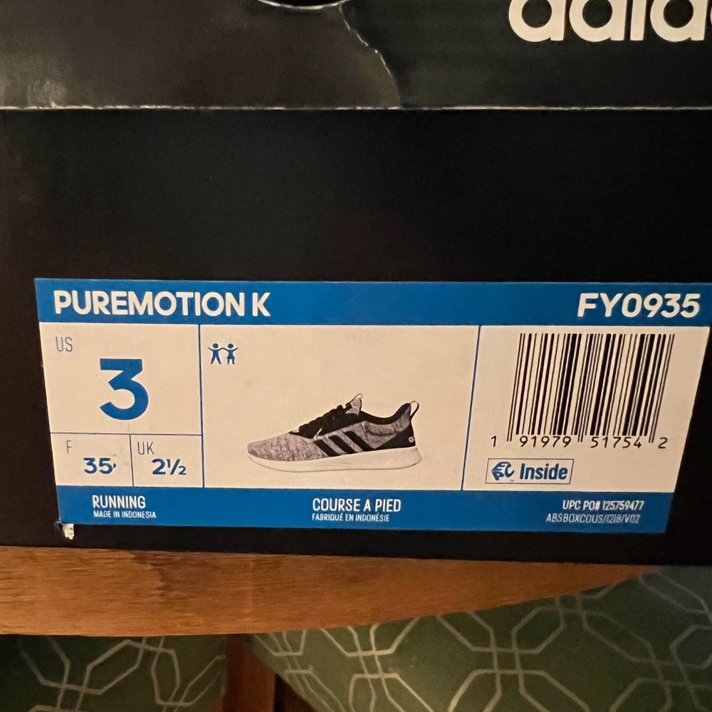 Boys Adidas tennis shoes-Size 3